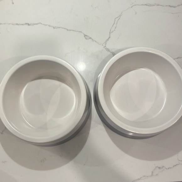 Pair of grey/white ceramic dog bowls - 6 in diameter - Picture 2 of 2